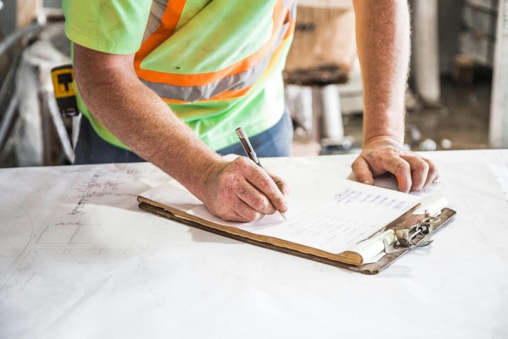 Profissional técnico exercendo atividade após obtenção do CRT